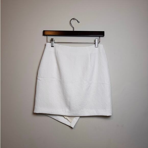 Aritzia Babaton Wrap Mini Skirt - Size 2 - Picture 2 of 6